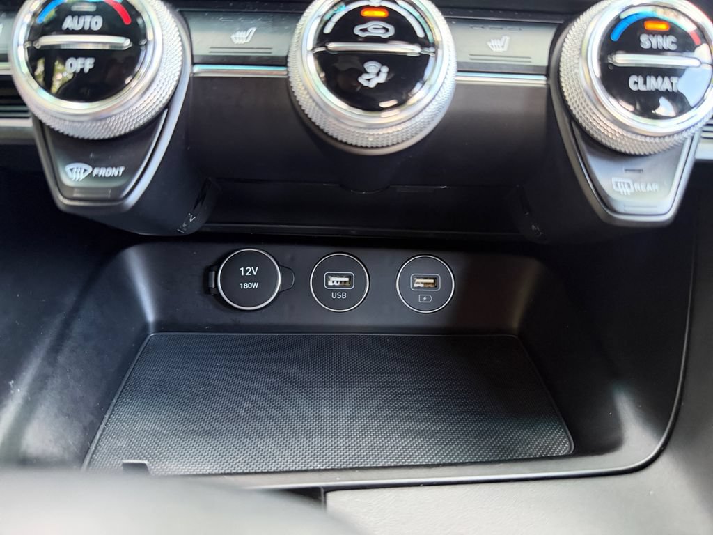 Used 2023 Genesis G70 2.0T AWD/4WD image 19