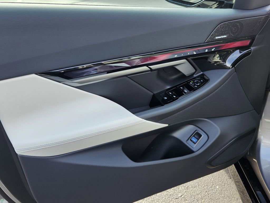 New 2026 BMW 550e xDrive image 8