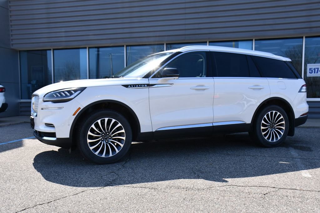 Used 2023 Lincoln Aviator Reserve w/ Class IV Trailer Tow Package image 2