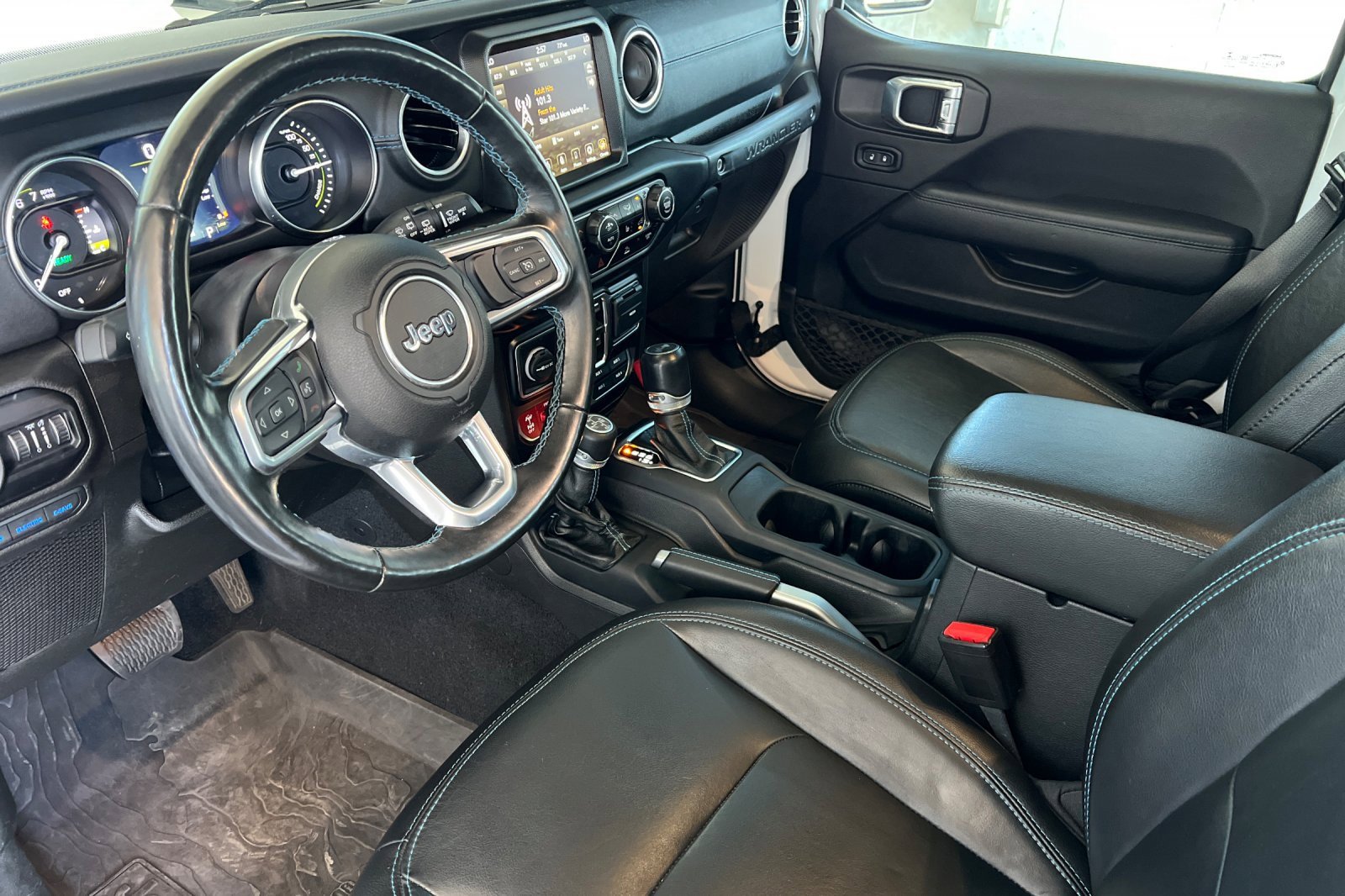 Used 2022 Jeep Wrangler Unlimited Rubicon 4xe w/ Steel Bumper Group image 10