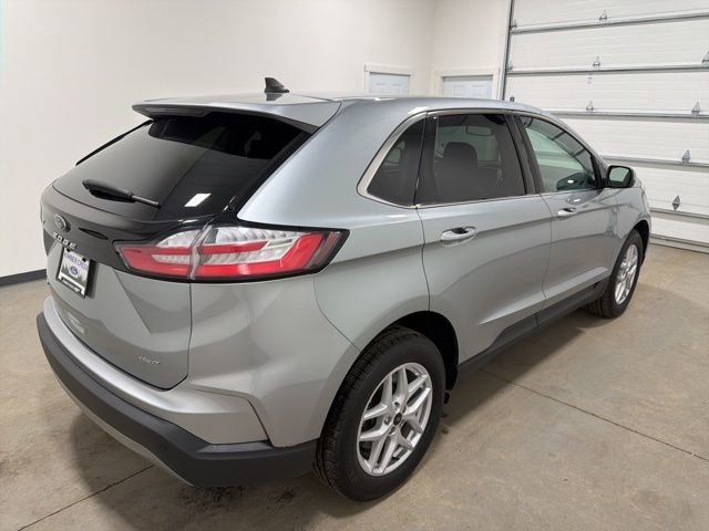 Used 2024 Ford Edge SEL w/ Convenience Package image 4