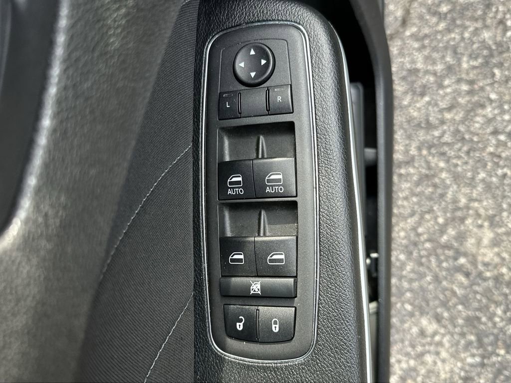 Used 2022 Dodge Charger SXT image 13