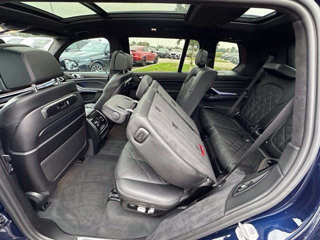 Used 2023 BMW X7 xDrive40i w/ M Sport Package AWD/4WD image 23