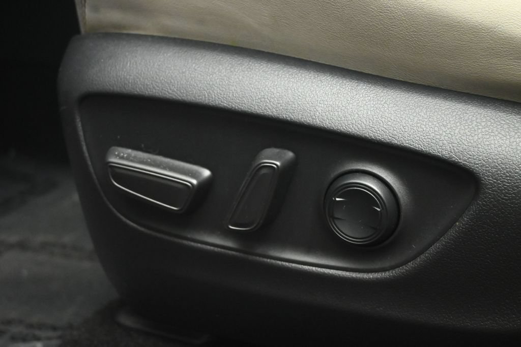 Used 2022 Toyota RAV4 XLE Premium FWD image 45