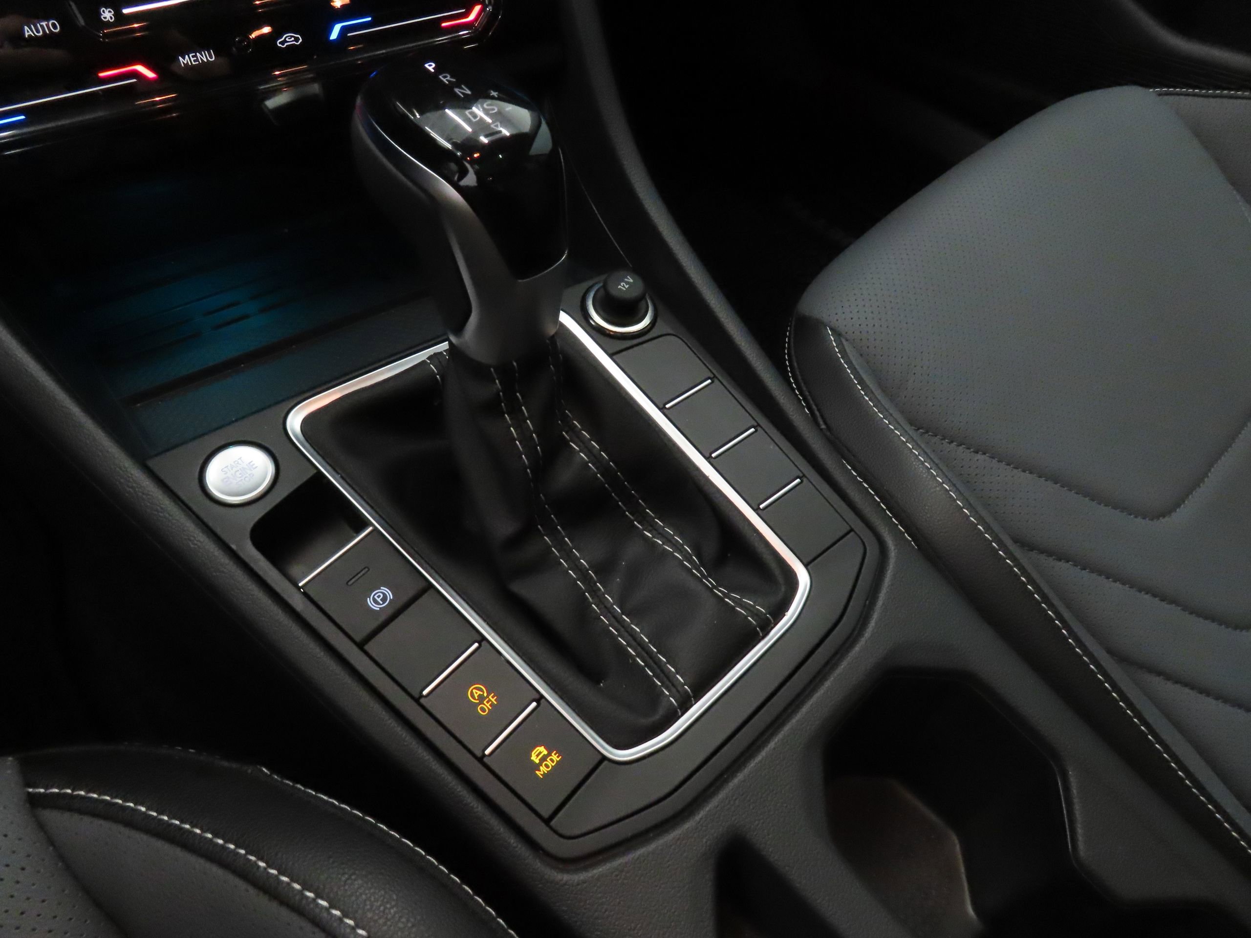 New 2025 Volkswagen Jetta SEL FWD image 12