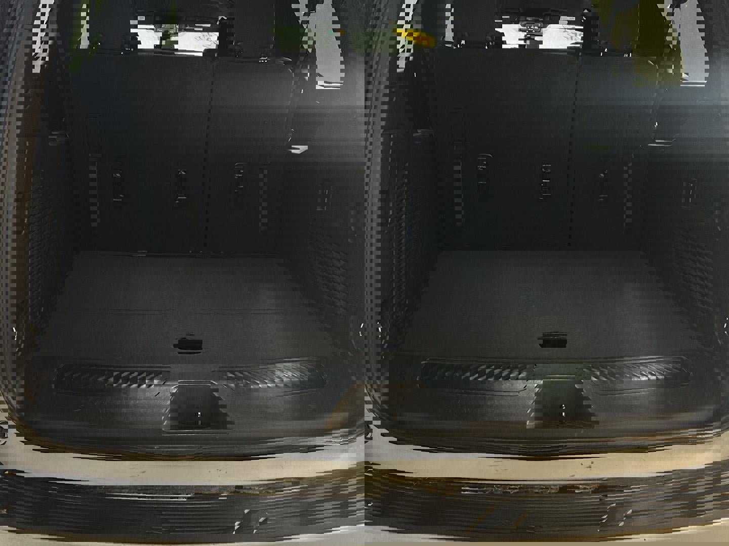 Used 2023 Chevrolet Suburban LT image 13