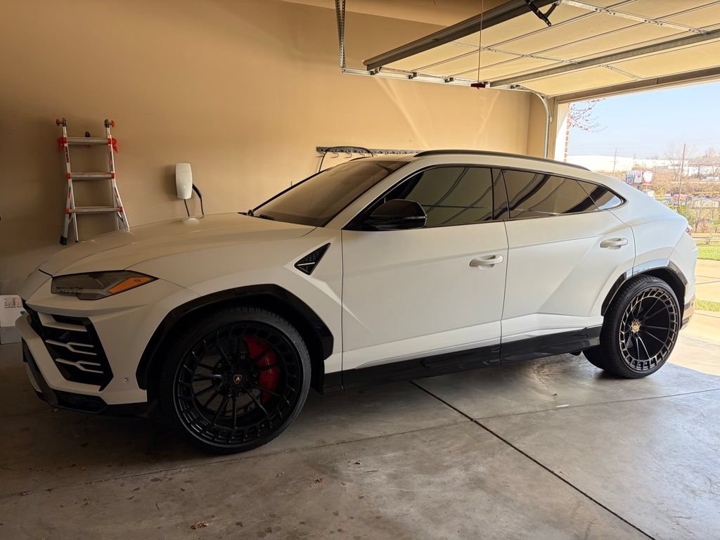 Used 2019 Lamborghini Urus AWD/4WD image 12
