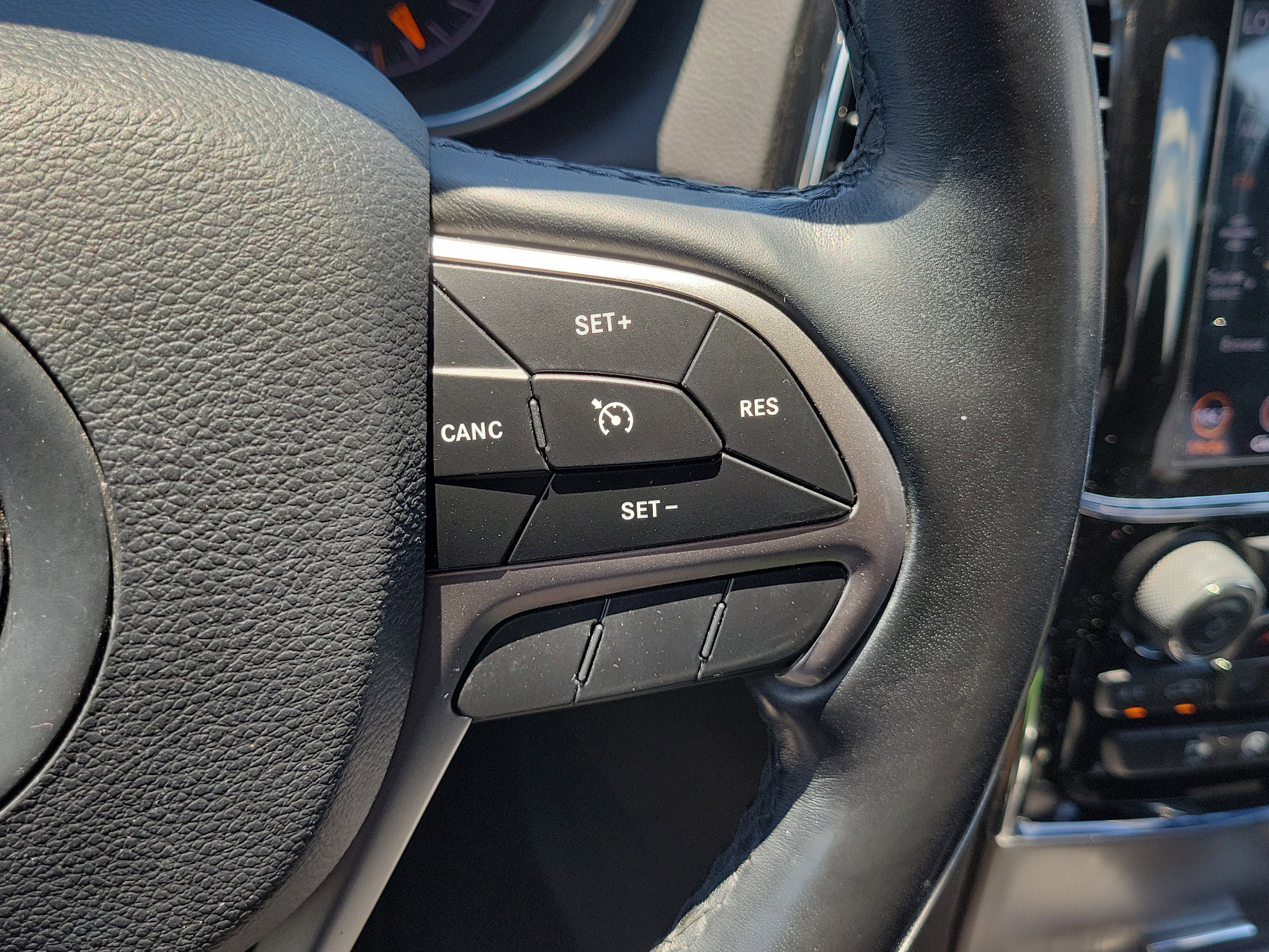 Used 2020 Jeep Grand Cherokee Altitude AWD/4WD image 25