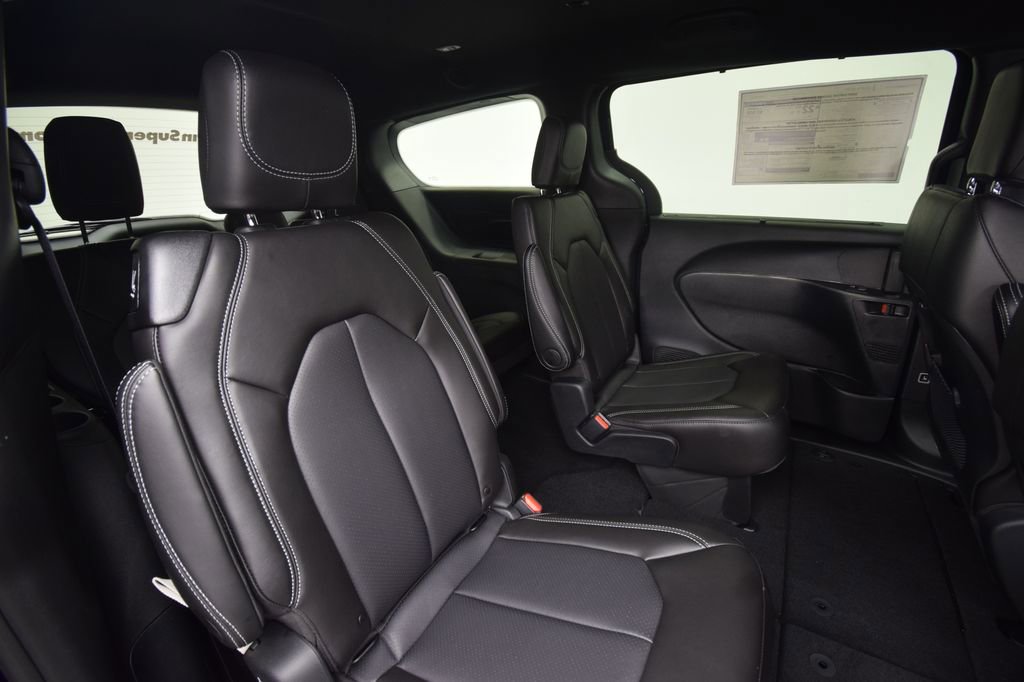 New 2025 Chrysler Pacifica Select image 15