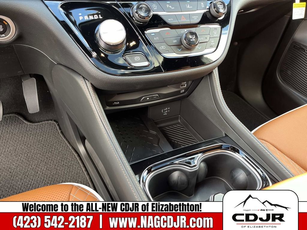 New 2026 Chrysler Pacifica Pinnacle image 28