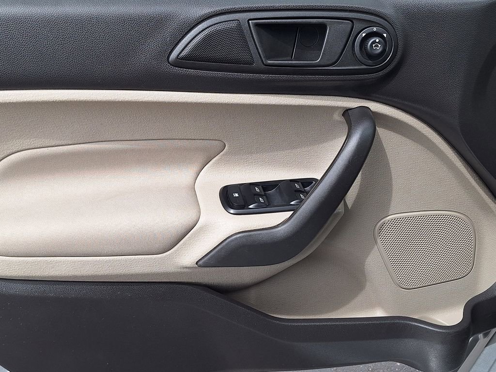 Used 2019 Ford Fiesta SE image 9