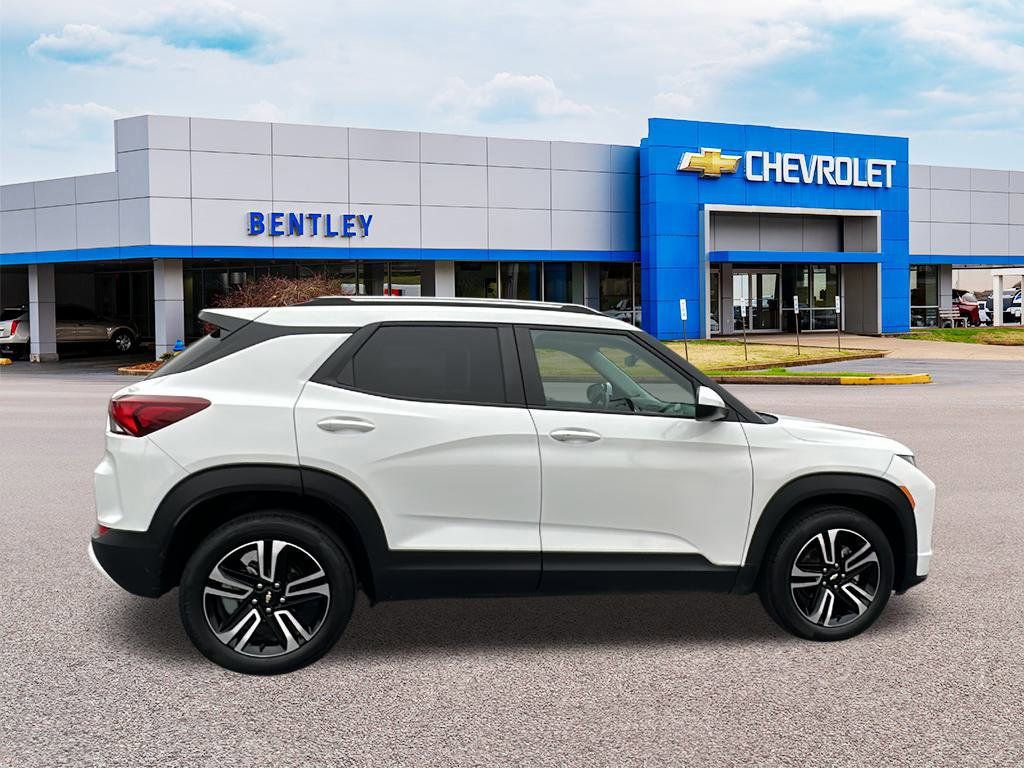 Used 2023 Chevrolet TrailBlazer LT w/ Convenience Package FWD image 6