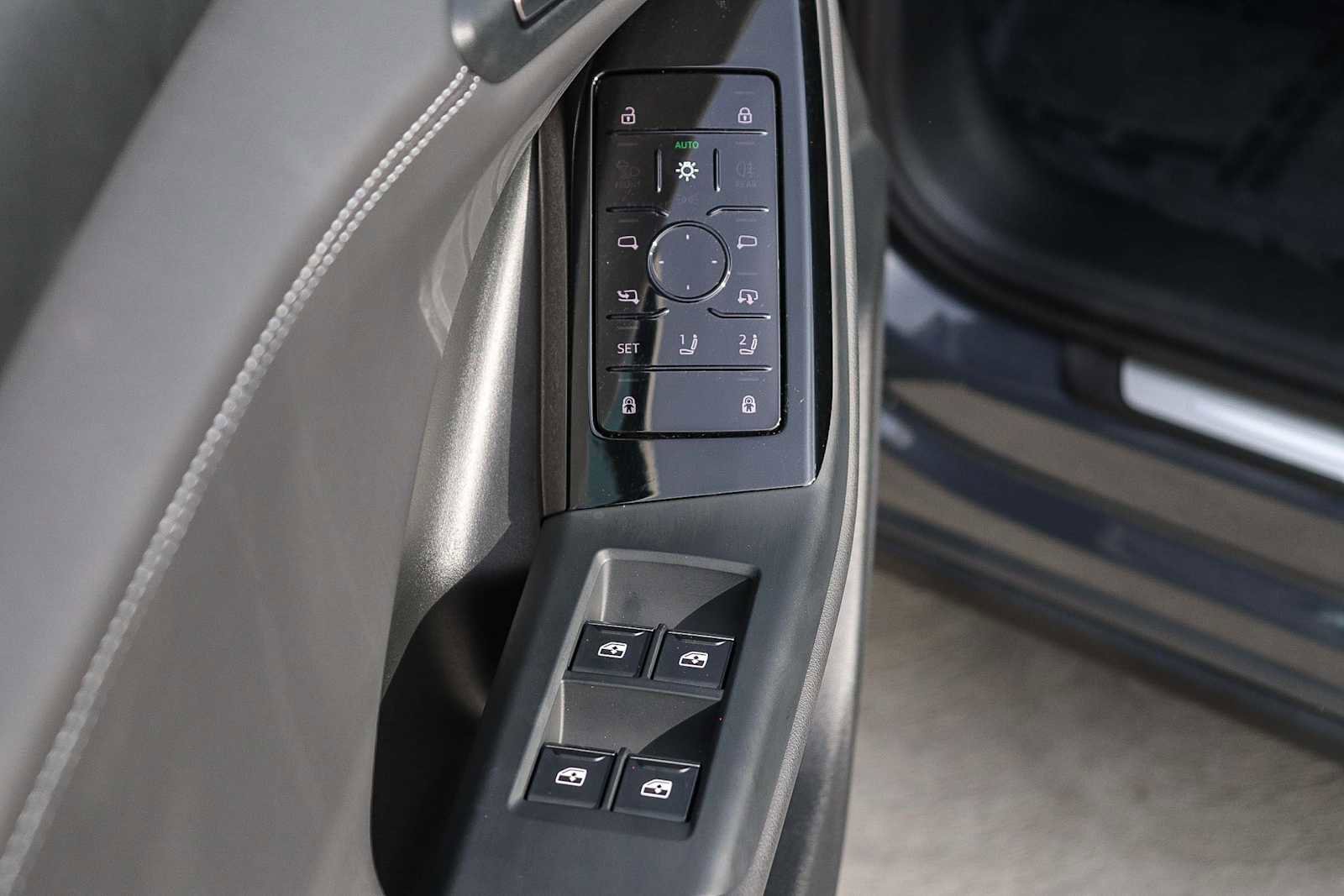 Used 2025 Audi Q6 e-tron Premium w/ Convenience Package image 26