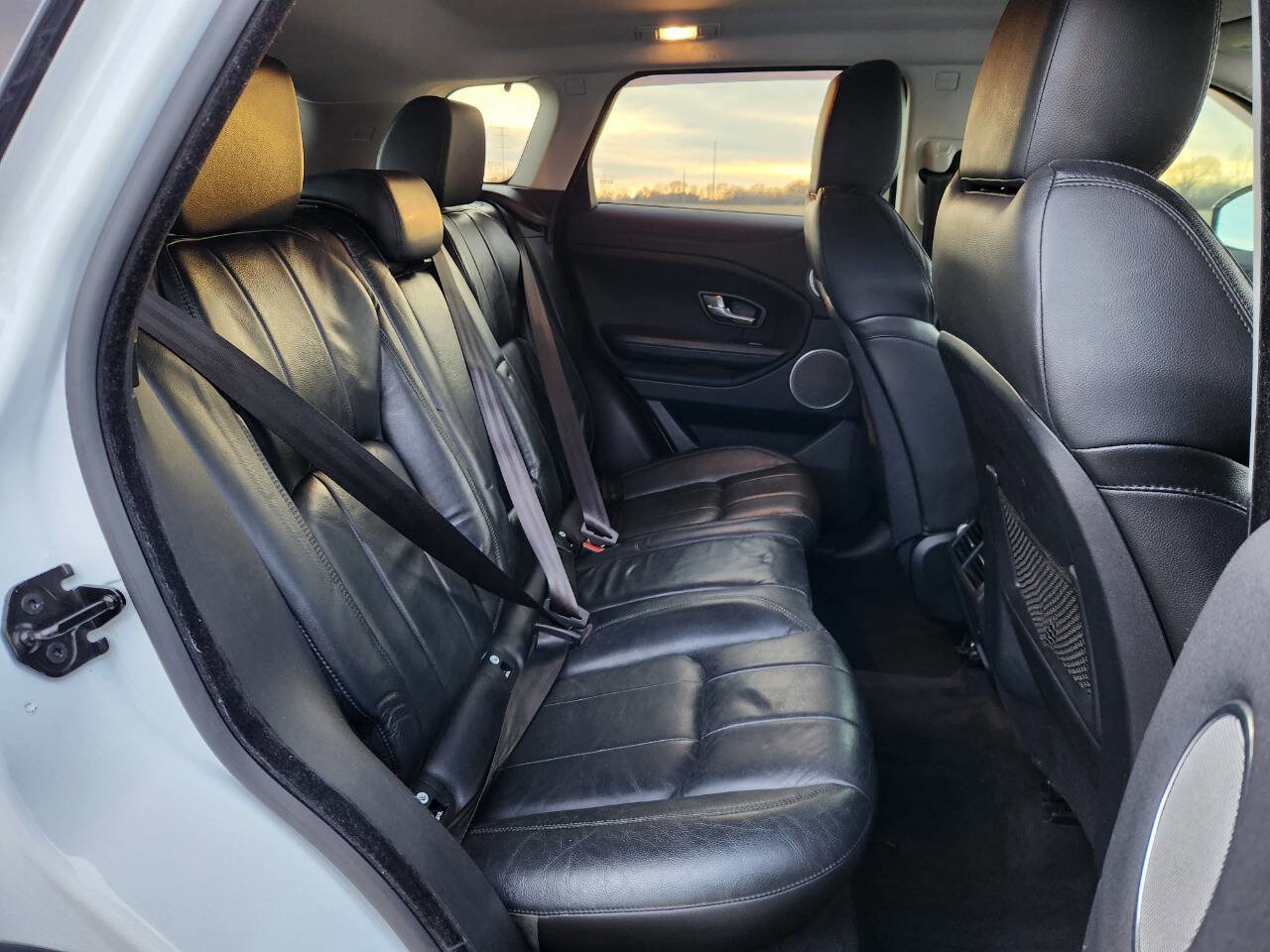 Used 2017 Land Rover Range Rover Evoque SE image 14