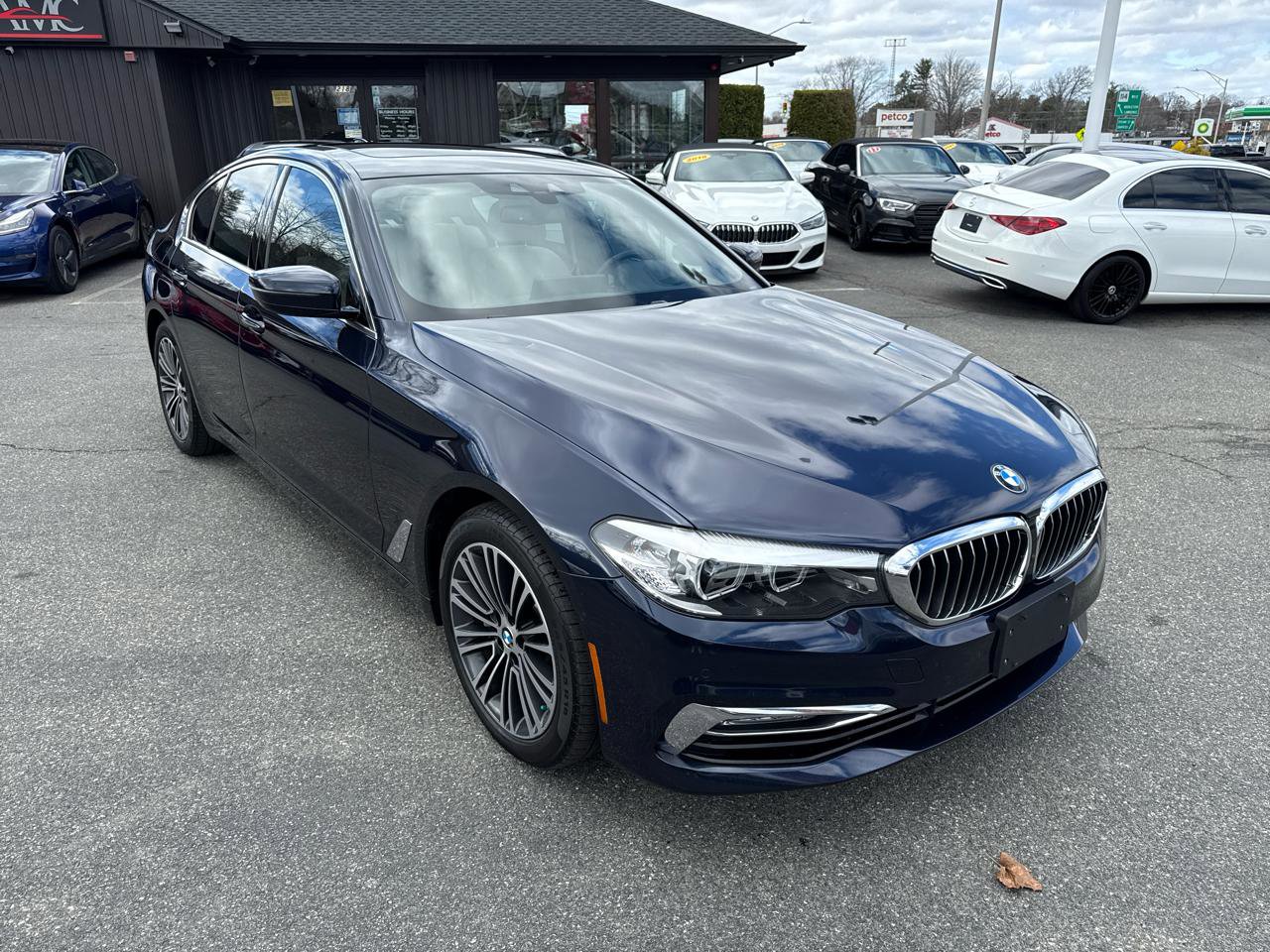 Used 2017 BMW 530i xDrive image 15