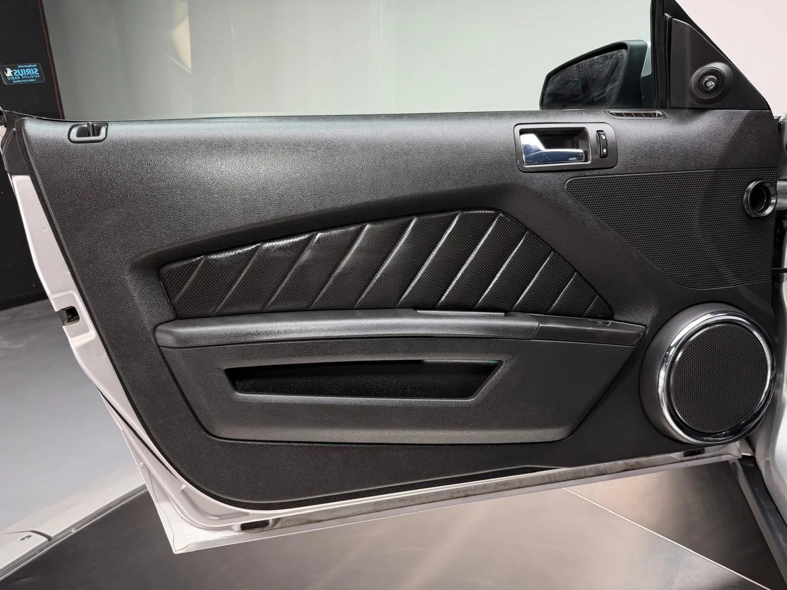 Used 2010 Ford Mustang GT RWD image 18
