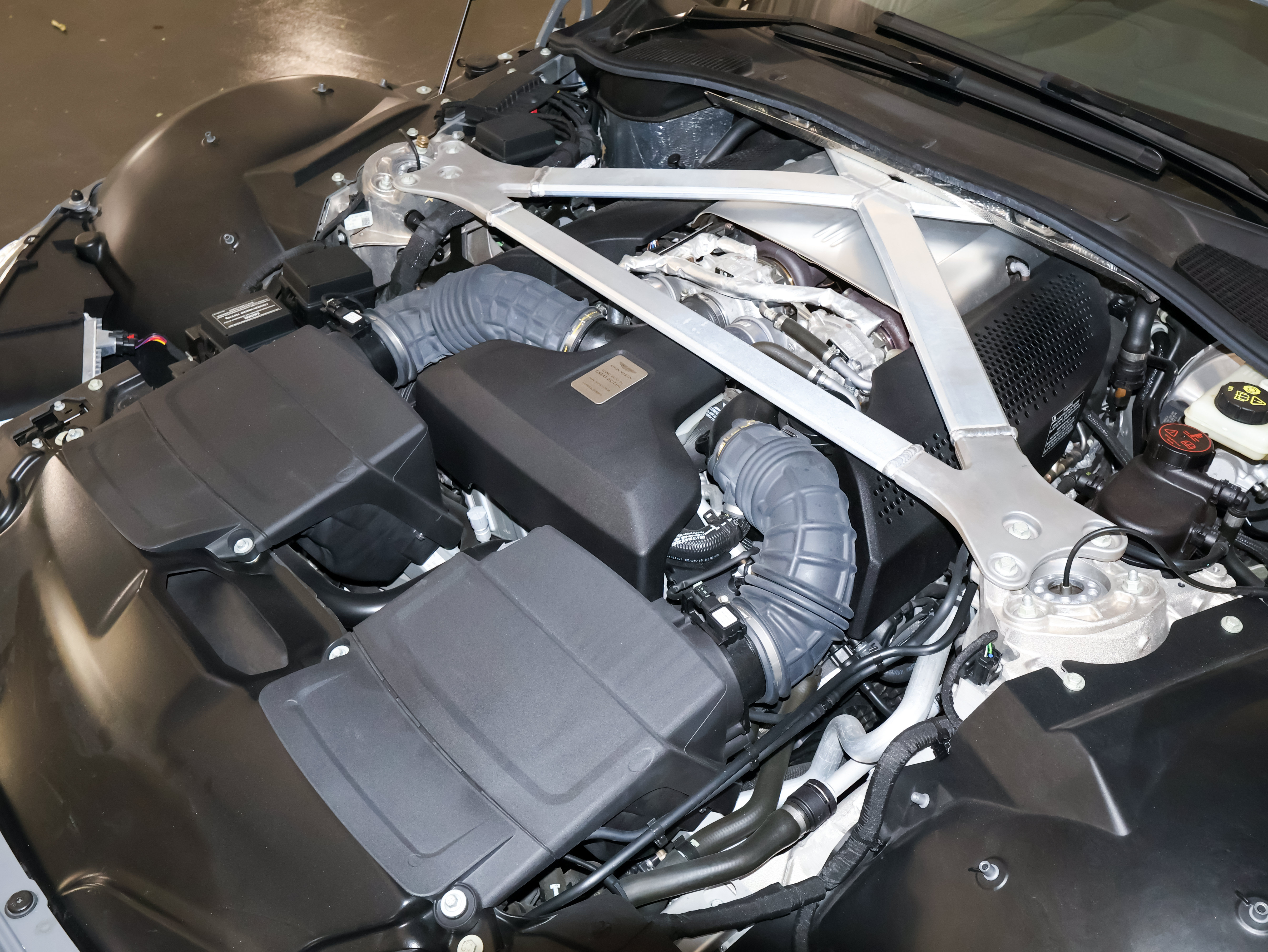Used 2021 Aston Martin V8 Vantage Coupe RWD image 42