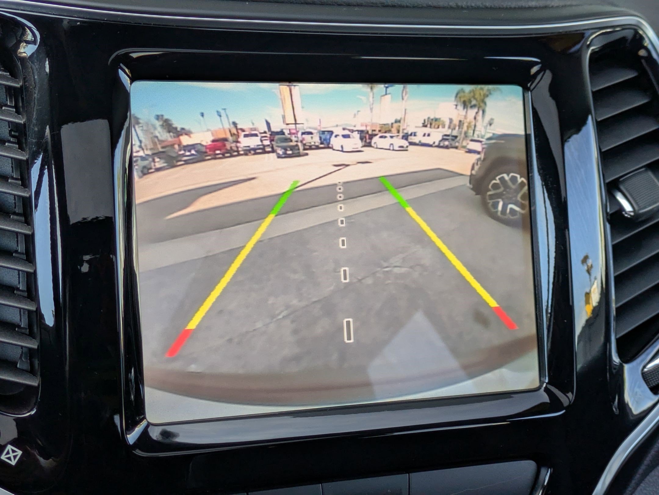 Used 2019 Jeep Cherokee Limited image 19