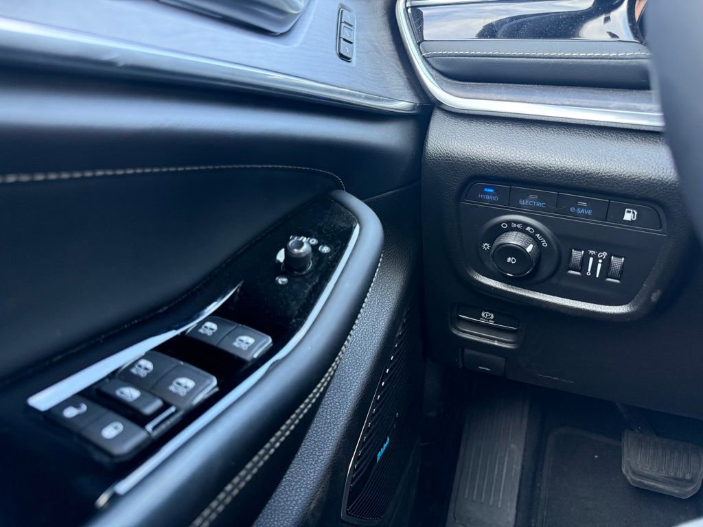 Used 2023 Jeep Grand Cherokee Overland w/ Rear Seat Video Group I AWD/4WD image 9