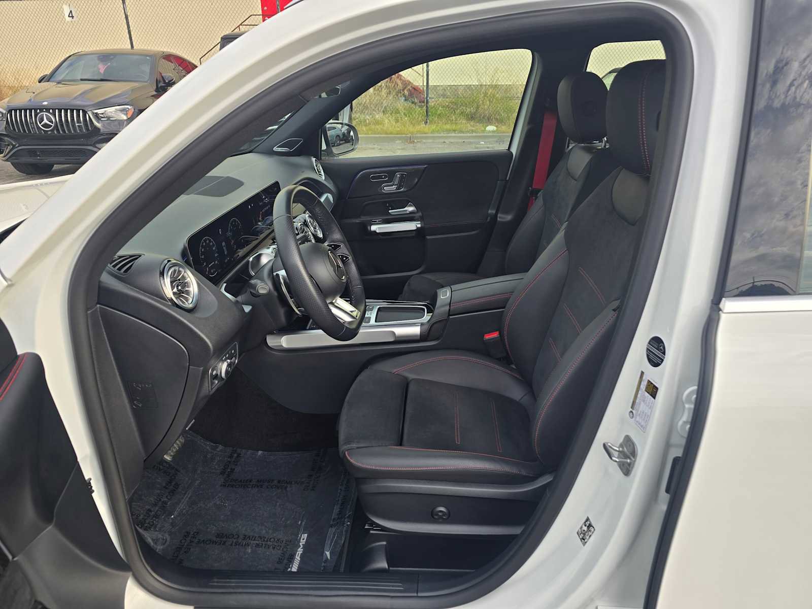 Used 2025 Mercedes-Benz GLB 35 AMG 4MATIC image 22