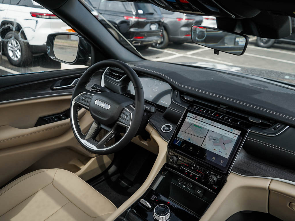 New 2025 Jeep Grand Cherokee L Limited w/ Trailer Tow Package image 14