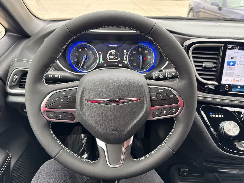 New 2026 Chrysler Pacifica Select image 10