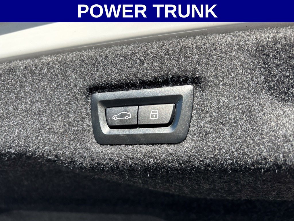 Used 2024 BMW i5 eDrive40i w/ M Sport Package RWD image 16