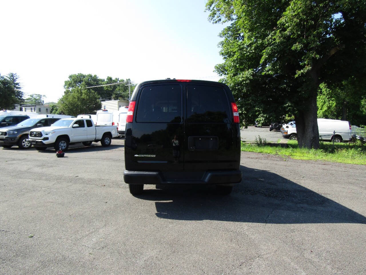 Used 2018 Chevrolet Express 2500 LS RWD image 5