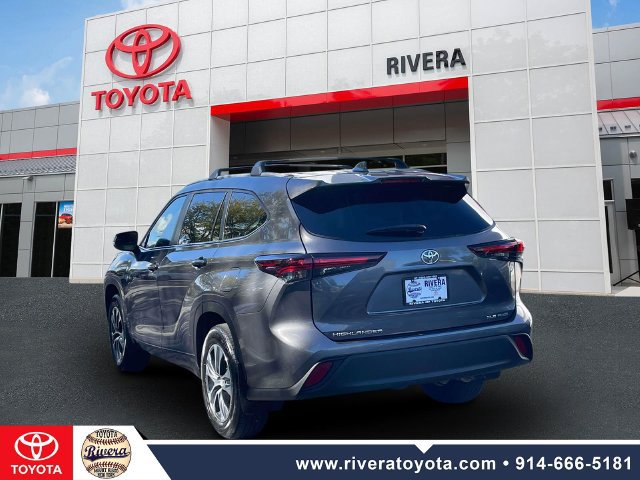 Used 2024 Toyota Highlander XLE AWD/4WD image 8