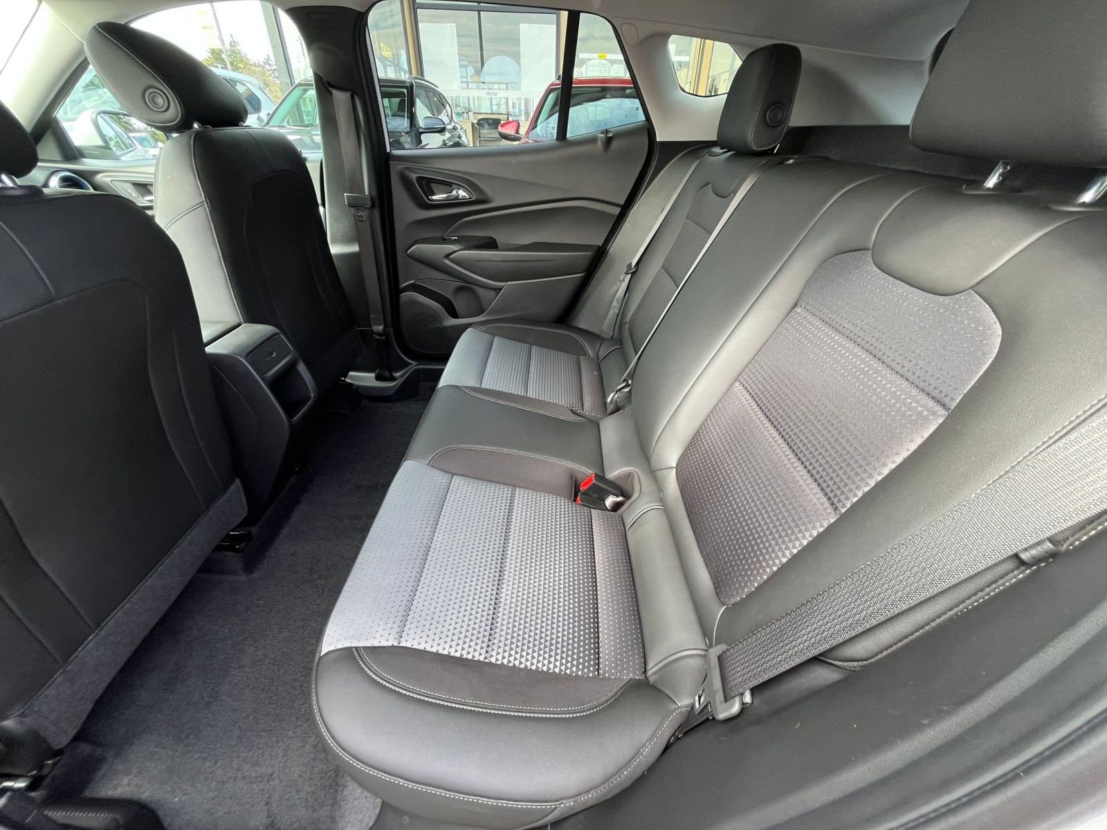 Used 2025 Chevrolet Trax LT FWD image 27
