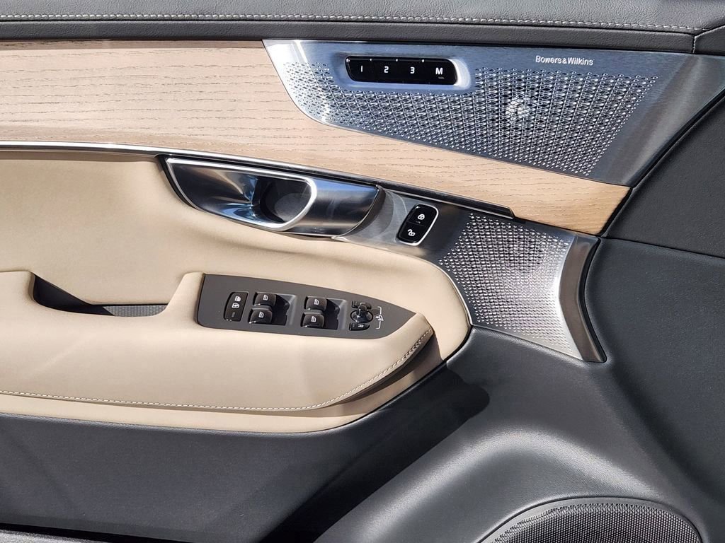 New 2026 Volvo XC90 B6 Ultra w/ Lounge Package image 4
