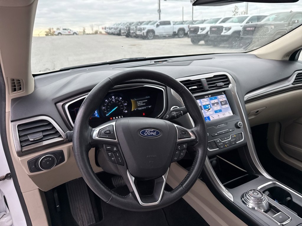 Used 2019 Ford Fusion SEL image 11