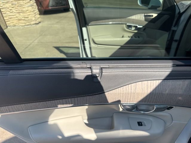 Used 2023 Volvo XC90 B6 Ultimate w/ Protection Package Premier image 31