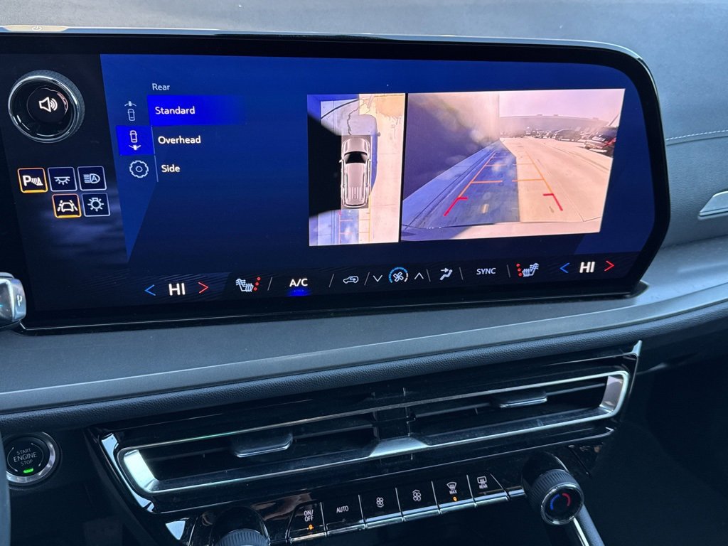 Used 2024 Chevrolet Traverse LT image 12