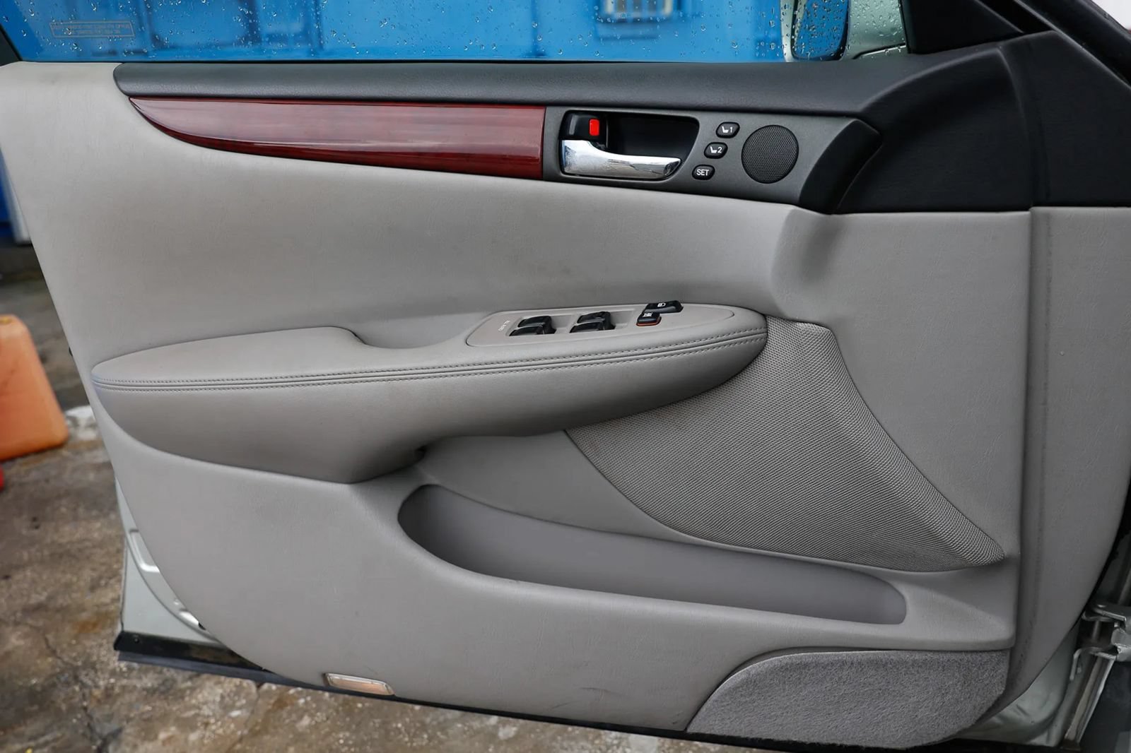 Used 2004 Lexus ES 330 w/ Premium Pkg FWD image 34