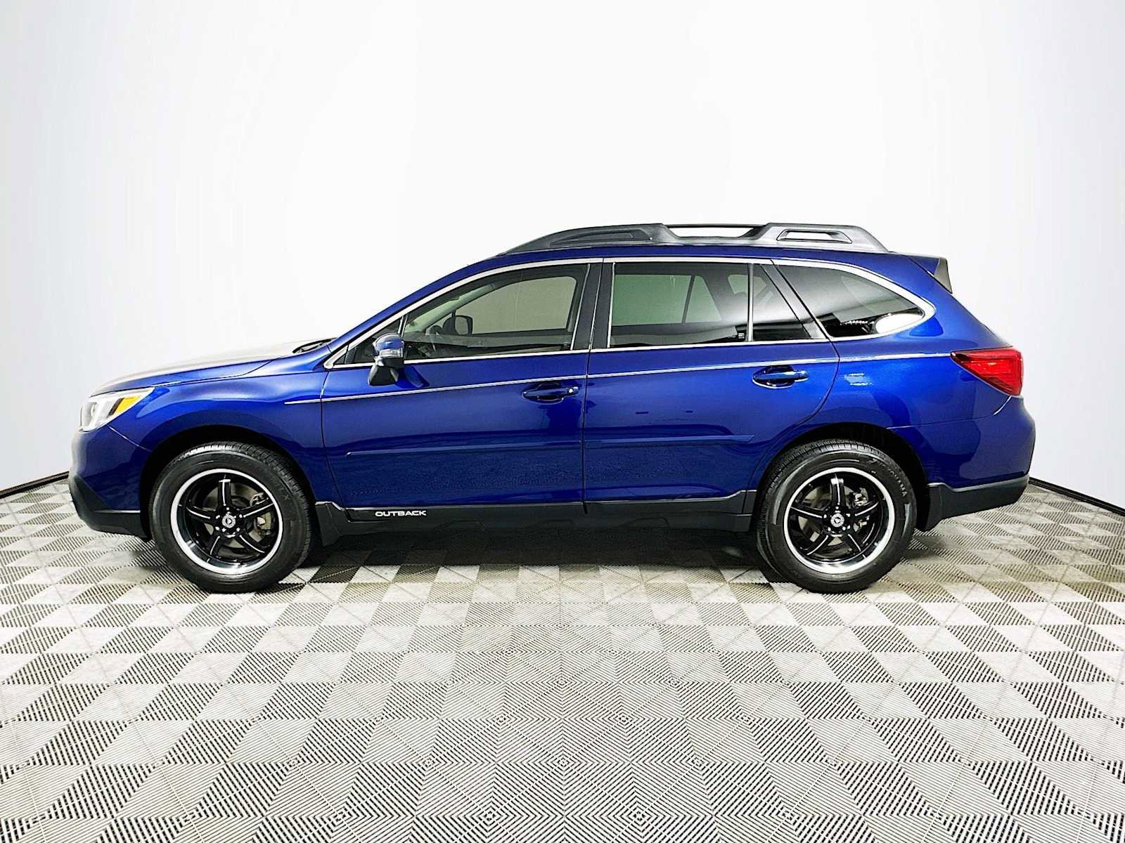 Used 2017 Subaru Outback 2.5i Limited image 4