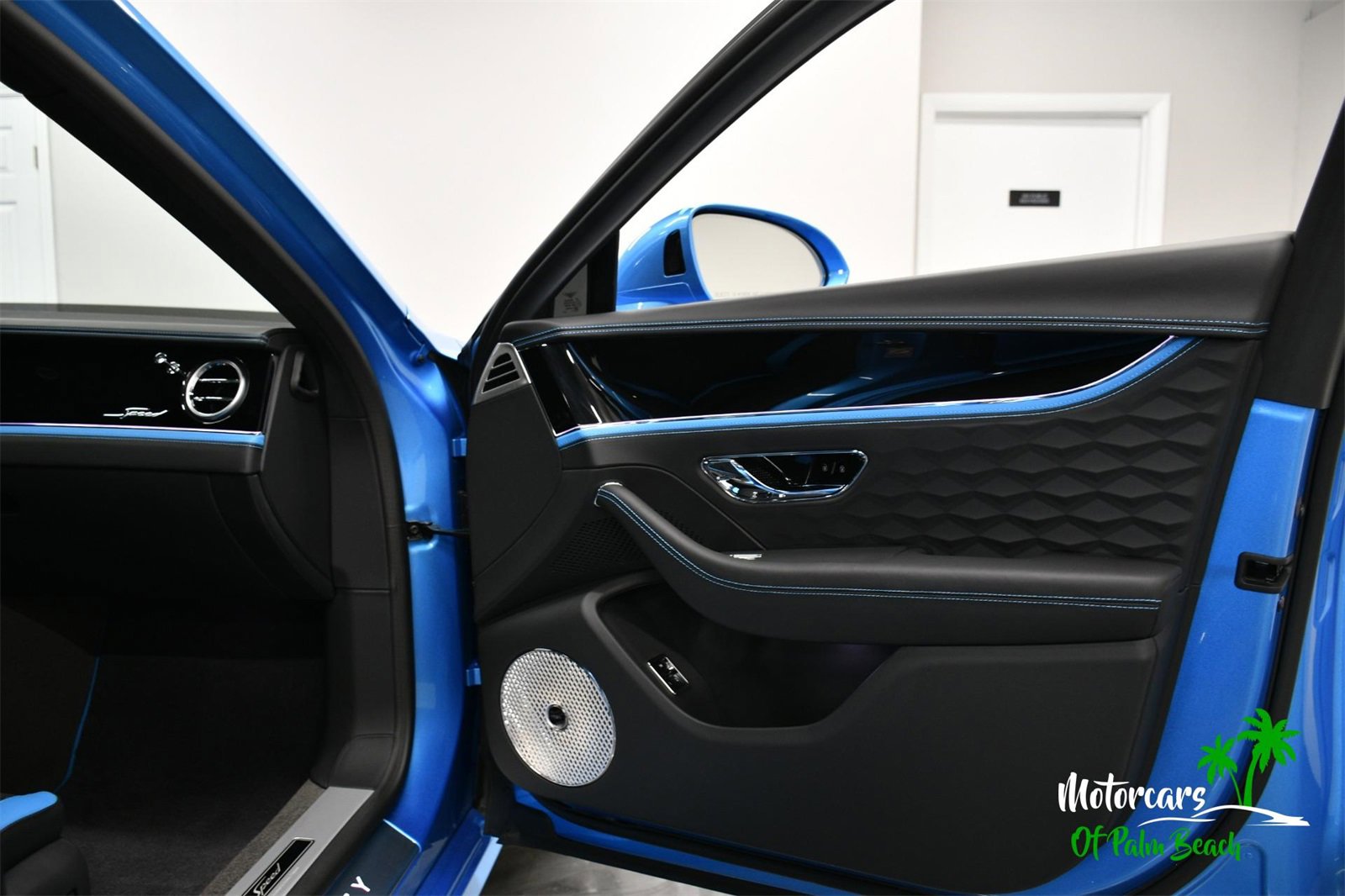 Used 2025 Bentley Flying Spur Plug-In Hybrid image 55