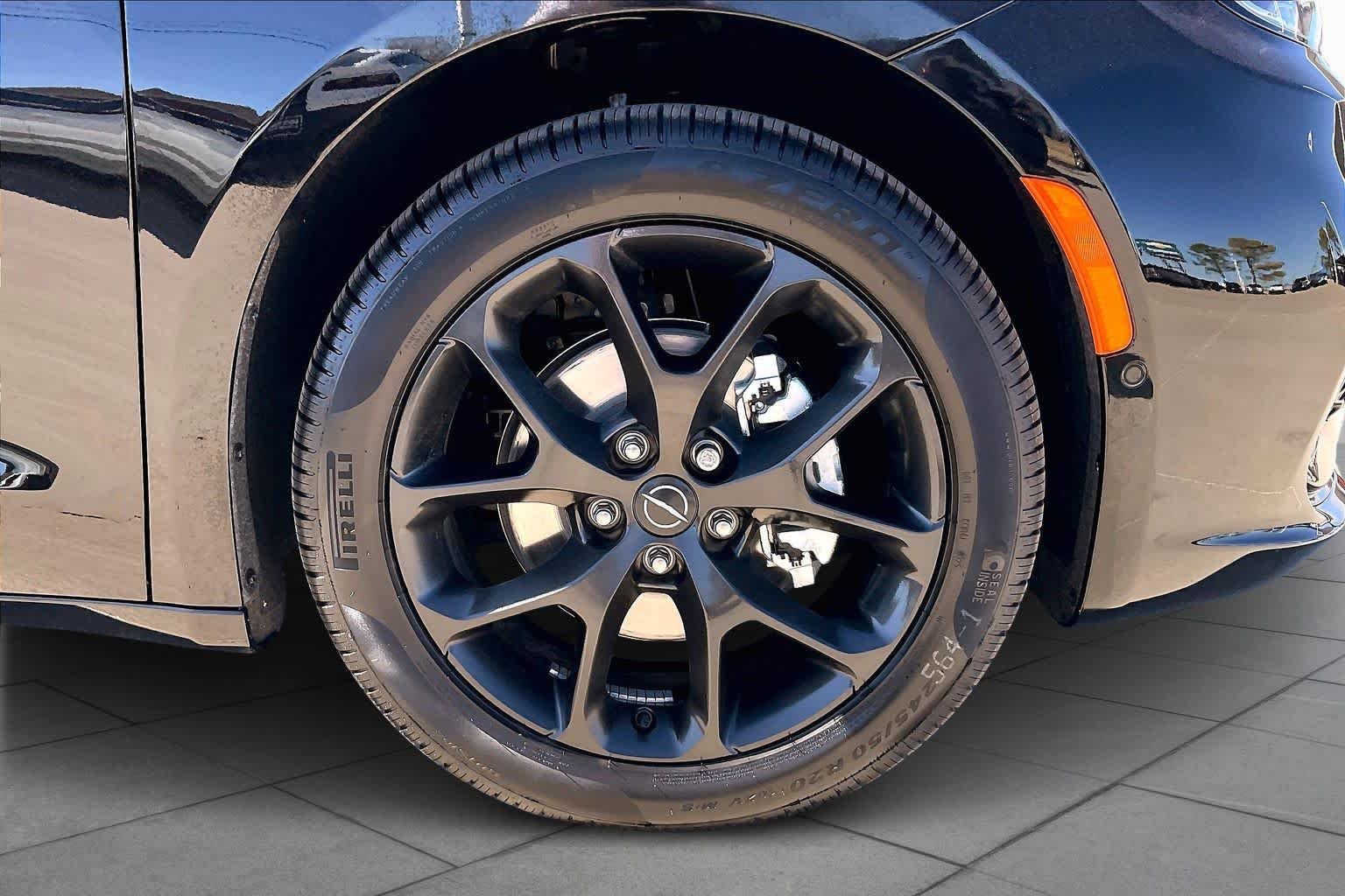 New 2026 Chrysler Pacifica Limited image 11