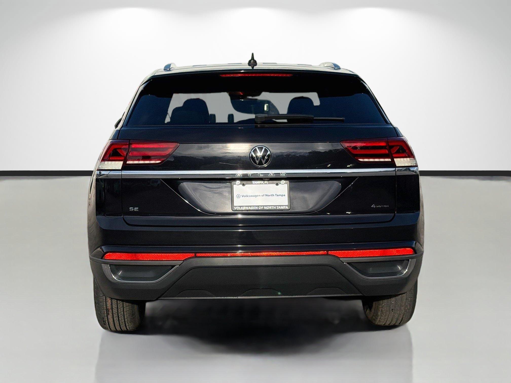Used 2023 Volkswagen Atlas Cross Sport SE AWD/4WD image 4