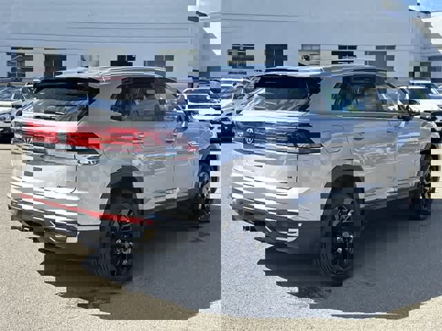 Used 2024 Volkswagen Atlas Cross Sport SE image 30