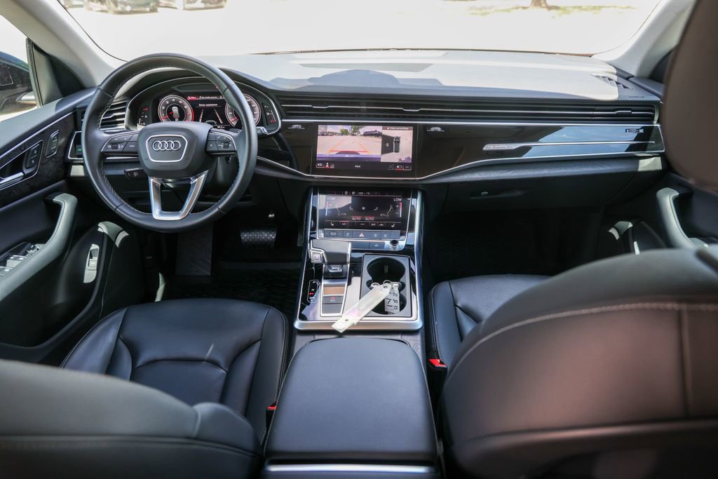 Used 2022 Audi Q8 Premium image 24