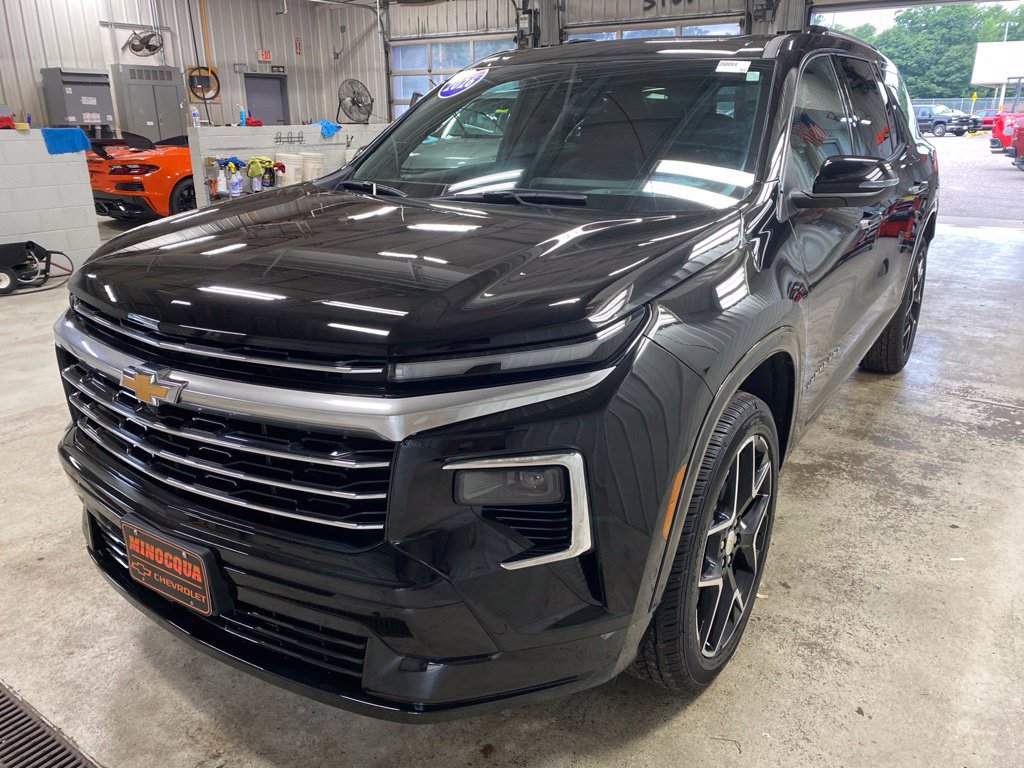 Used 2026 Chevrolet Traverse High Country w/ LPO, Floor Liner Package AWD/4WD image 7