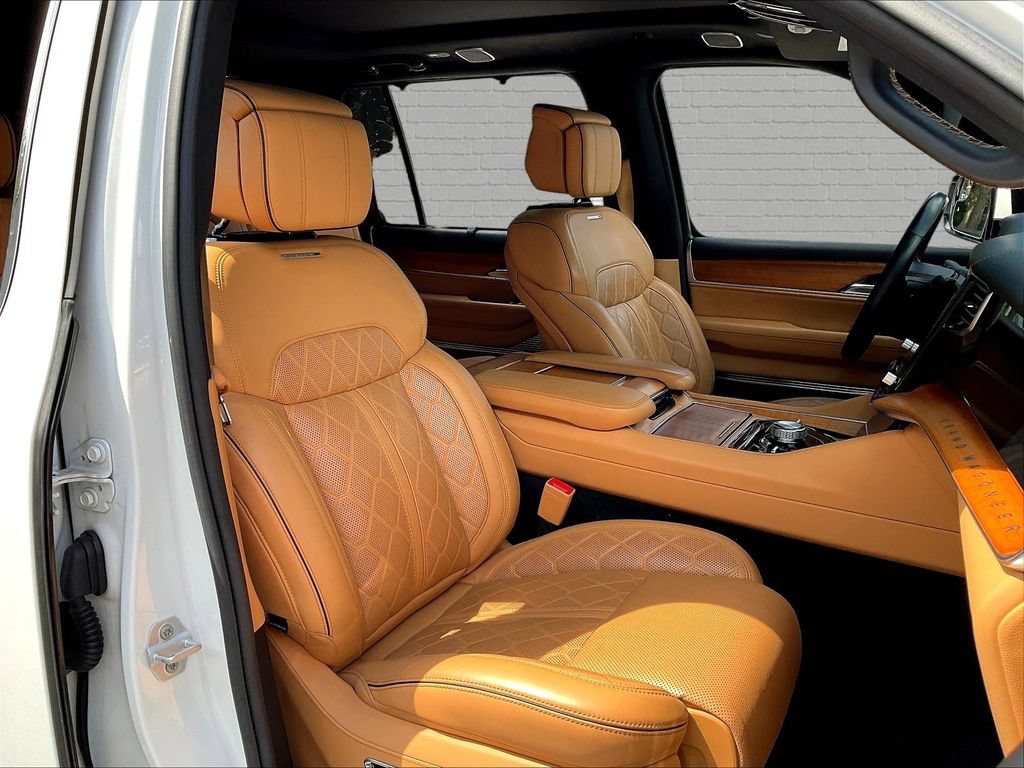 Used 2022 Jeep Grand Wagoneer Series III w/ Flexible Seating Group AWD/4WD image 26