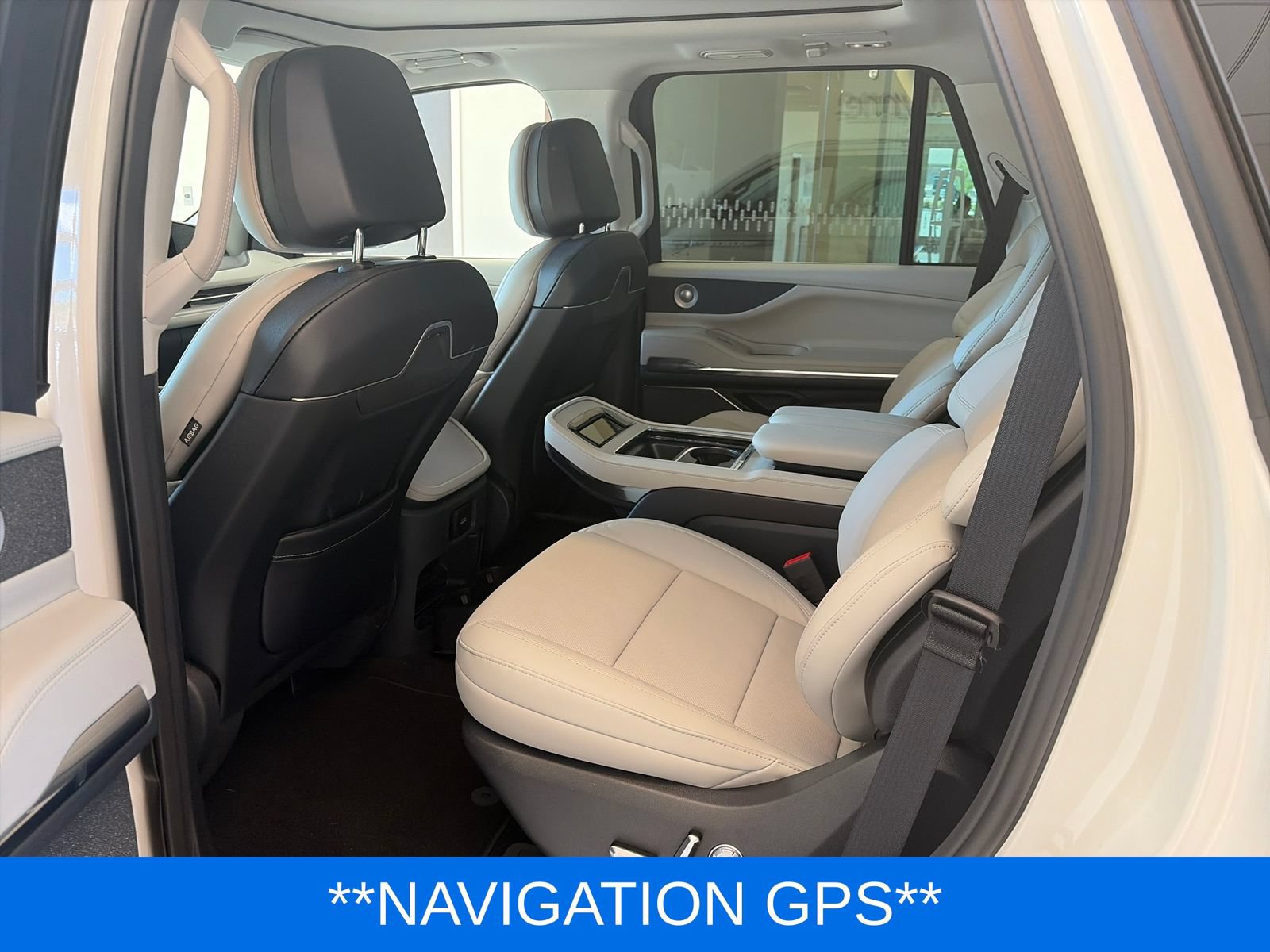 Certified 2026 Lincoln Navigator Reserve AWD/4WD image 13