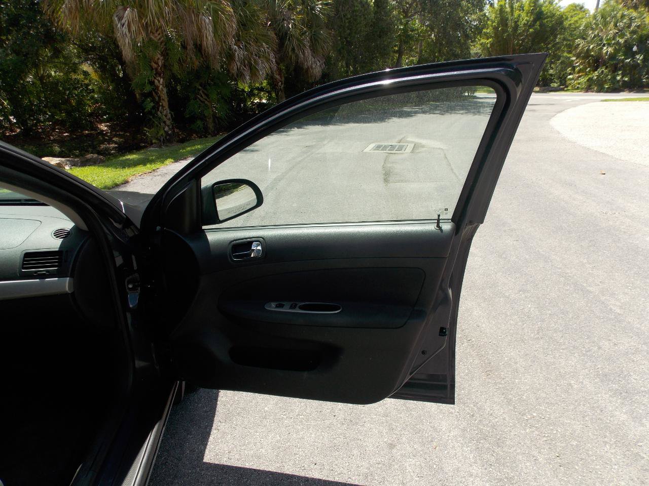 Used 2009 Chevrolet Cobalt LT w/ Preferred Equipment Group FWD image 25