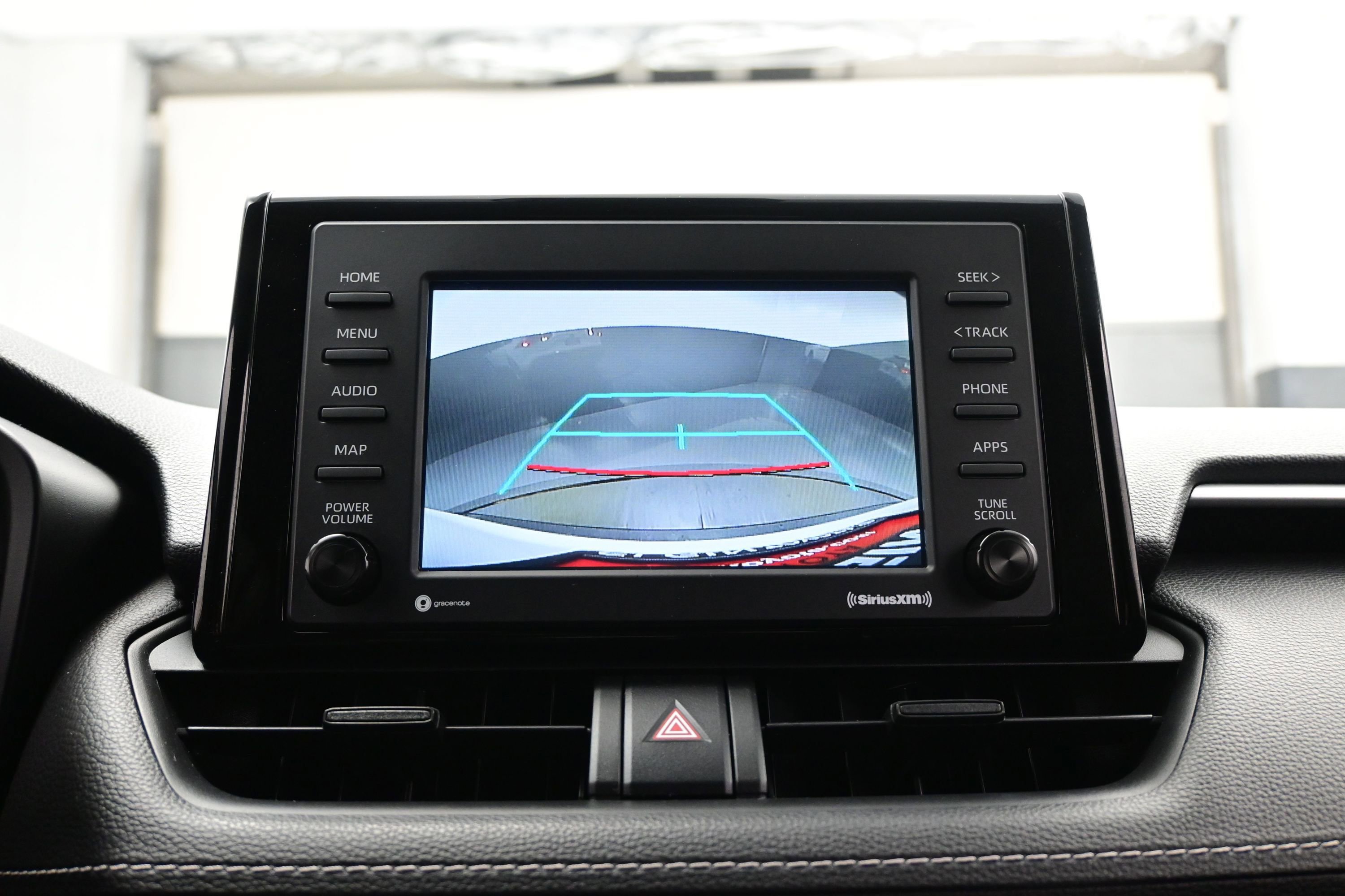 Used 2021 Toyota RAV4 LE AWD/4WD image 17
