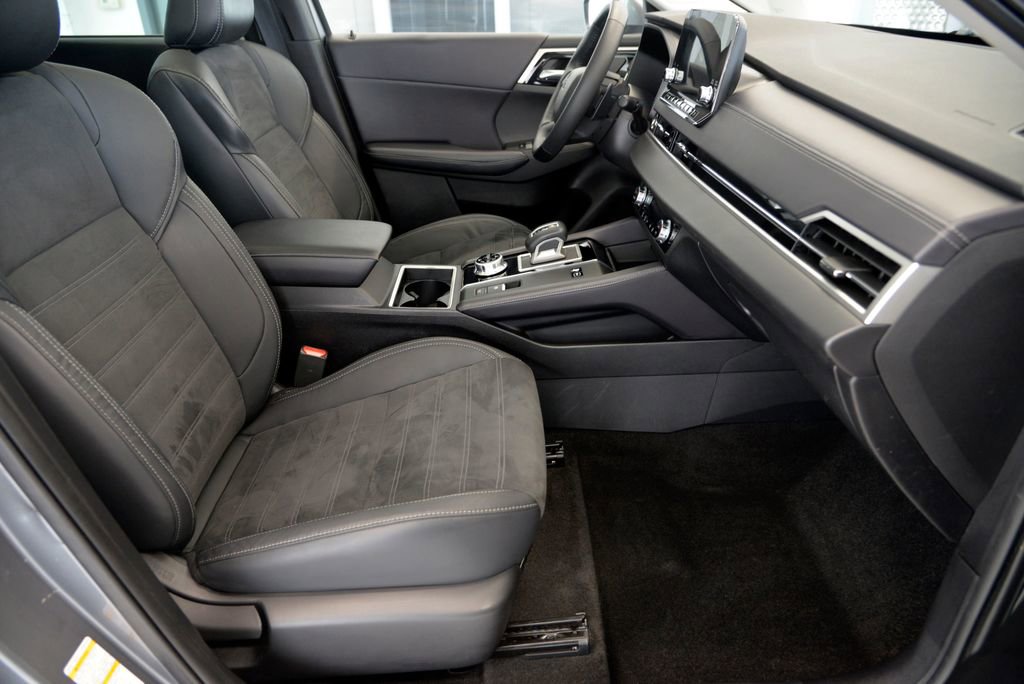 Used 2023 Mitsubishi Outlander SE image 32