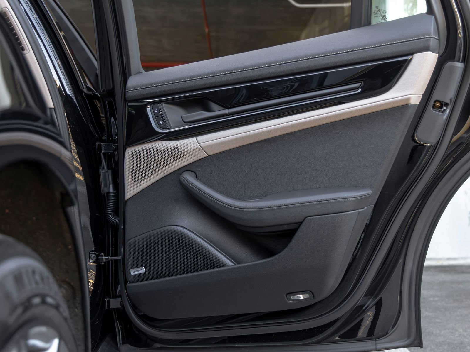 Certified 2025 Porsche Panamera RWD image 48