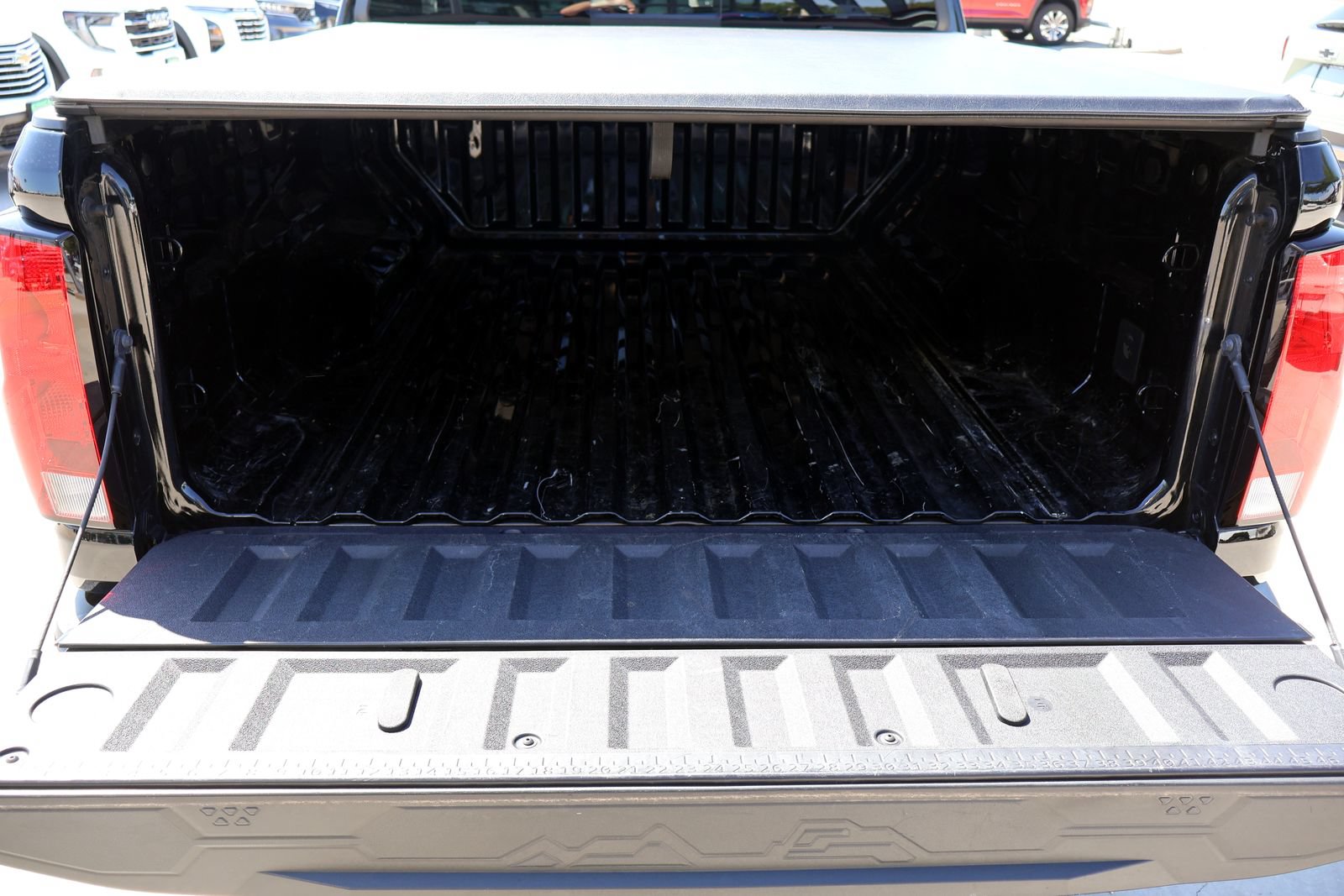 Used 2024 Chevrolet Colorado LT w/ LT Convenience Package II RWD image 9