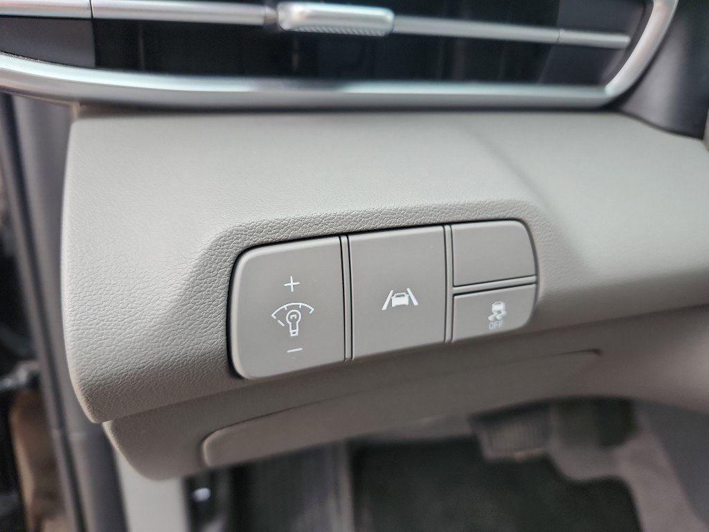 Used 2023 Hyundai Elantra SEL w/ Convenience Package image 19